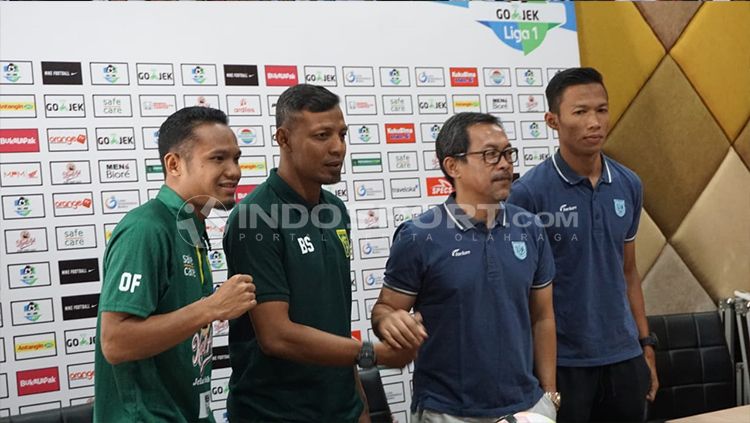 Konferensi pers jelang Persebaya vs Persela. Copyright: © Fitra Herdian/INDOSPORT