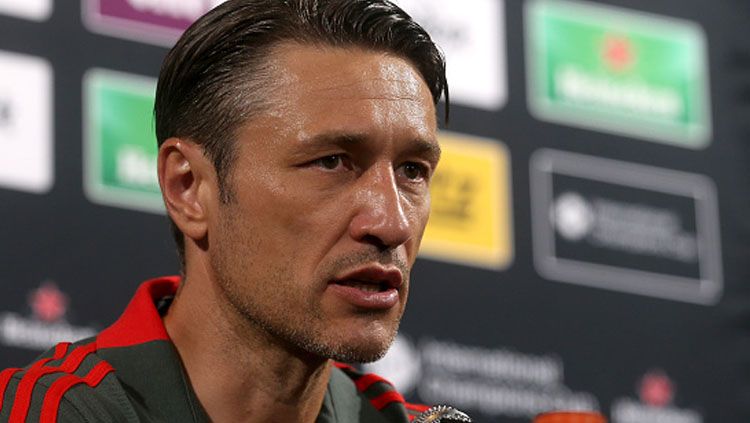 Niko Kovac mengaku kesal melihat hasil imbang yang diperoleh Bayern Munchen ketika melawan Augsburg di Bundesliga Jerman. Copyright: © Getty Images