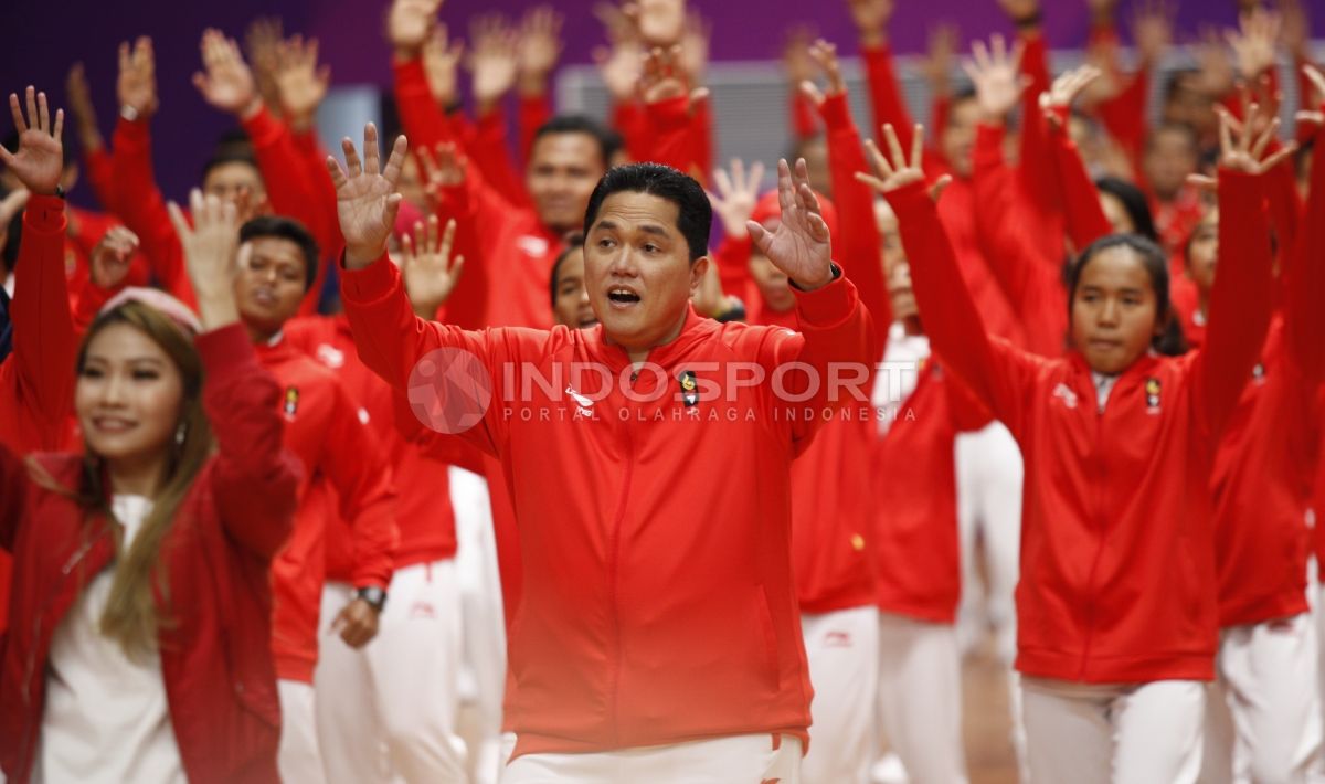 Ketua KOI Erick Tohir bersama para Atlet Asian Games 2018 melakukan koreografi dengan lagu theme song Asian Games, Meraih Bintang. Copyright: © Herry Ibrahim/INDOSPORT