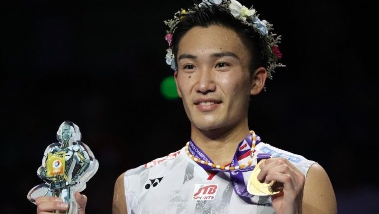 Pebulutangkis tunggal putra asal Jepang, Kento Momota, mengaku tidak hanya ingin menjadi peringkat 1 dunia saja, tetapi ingin yang lebih. Copyright: © BWF