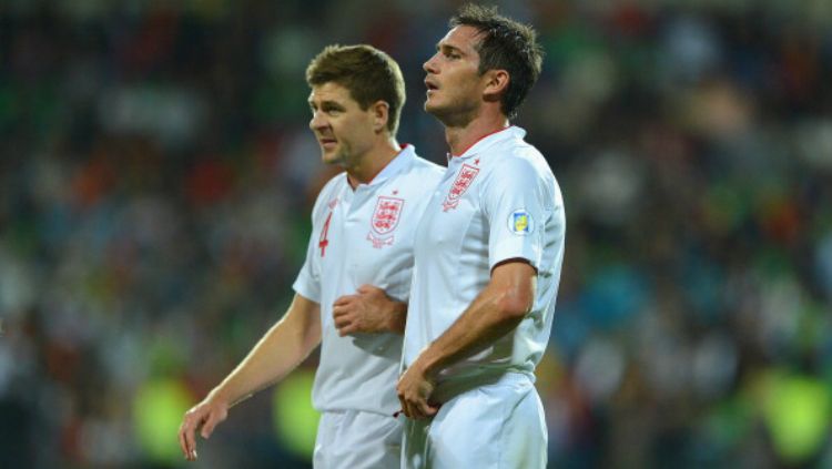 Steven Gerrard dan Frank Lampard kala membela Timnas Inggris. Copyright: © Getty Images