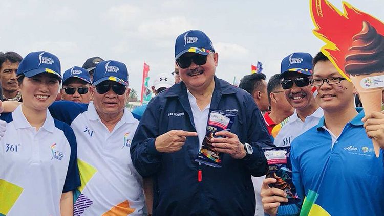 Alex Noerdin (tenagh) pawai obor Asian Games 2018. Copyright: &copy; AICE