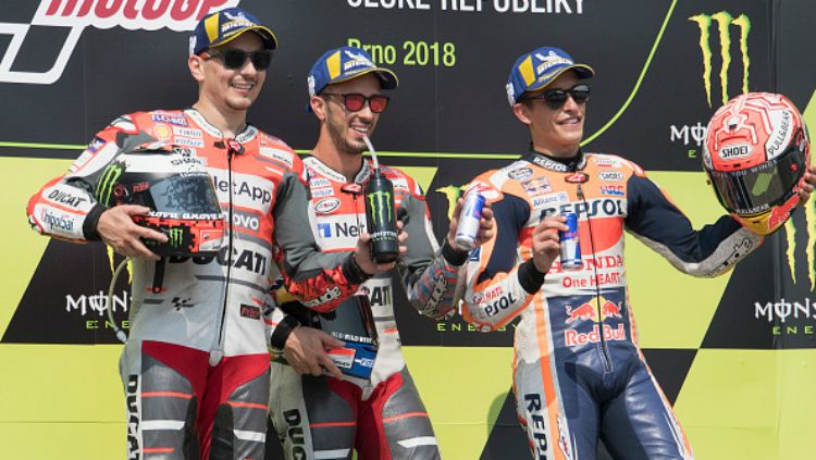 Jorge Lorenzo, Andrea Dovizioso, dan Marc Marquez di podium MotoGP Ceko 2018. Copyright: © INDOSPORT
