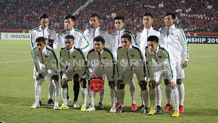 Tim Indonesia U-16 saat laga lawan Kamboja U-16. Copyright: © Fitra Herdian/INDOSPORT
