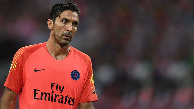 Eks penjaga gawang Juventus, Gianluigi Buffon, akui menyesal telah meninggalkan Paris Saint Germain (PSG). Copyright: © Getty Images