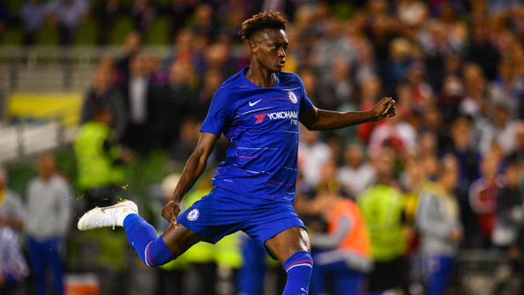 Penyerang Chelsea, Tammy Abraham, menjadi sorotan dalam laga Piala Super Eropa menghadapi Liverpool karena diving dan gagal mengeksekusi penalti. Copyright: © Getty Images