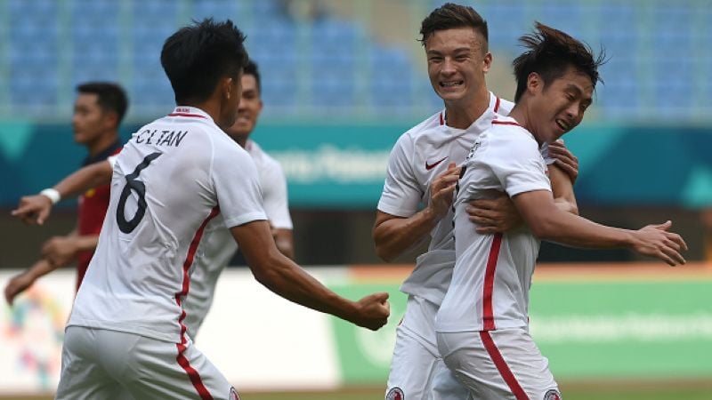 Cheng Hin Lung (kanan) merayakan golnya ke gawang Laos di Asian Games 2018. Copyright: © Getty Images