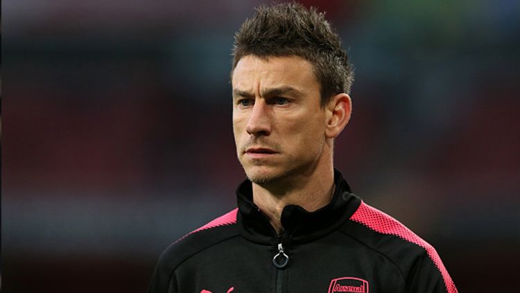 Laurent Koscielny, kapten Arsenal yang sempet 'ngambek' tidak ikut pramusim, kabarnya akan hijrah ke klub Prancis. Copyright: © Getty Images