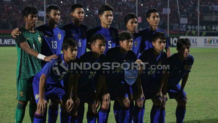 Skuat Thailand U-16 di laga final Piala AFF U-16 antara Indonesia vs Thailand. Copyright: © INDOSPORT/Fitra Herdian