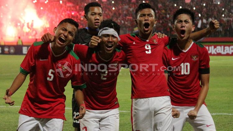 Selebrasi Indonesia setelah menjuarai Piala AFF U-16. Copyright: © INDOSPORT/Fitra Herdian