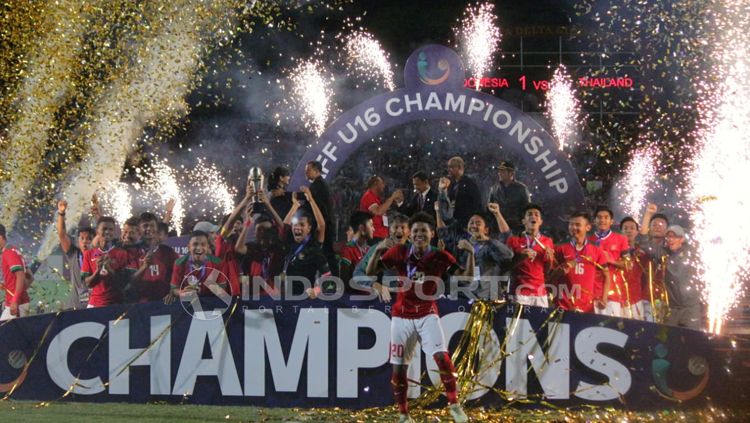 Selebrasi Indonesia setelah menjuarai Piala AFF U-16. Copyright: © INDOSPORT/Fitra Herdian