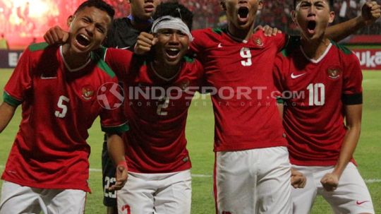 Timnas Indonesia U-16 merayakan selebrasi juara usai mengalahkan Thailand. Copyright: © Fitra Herdian/INDOSPORT
