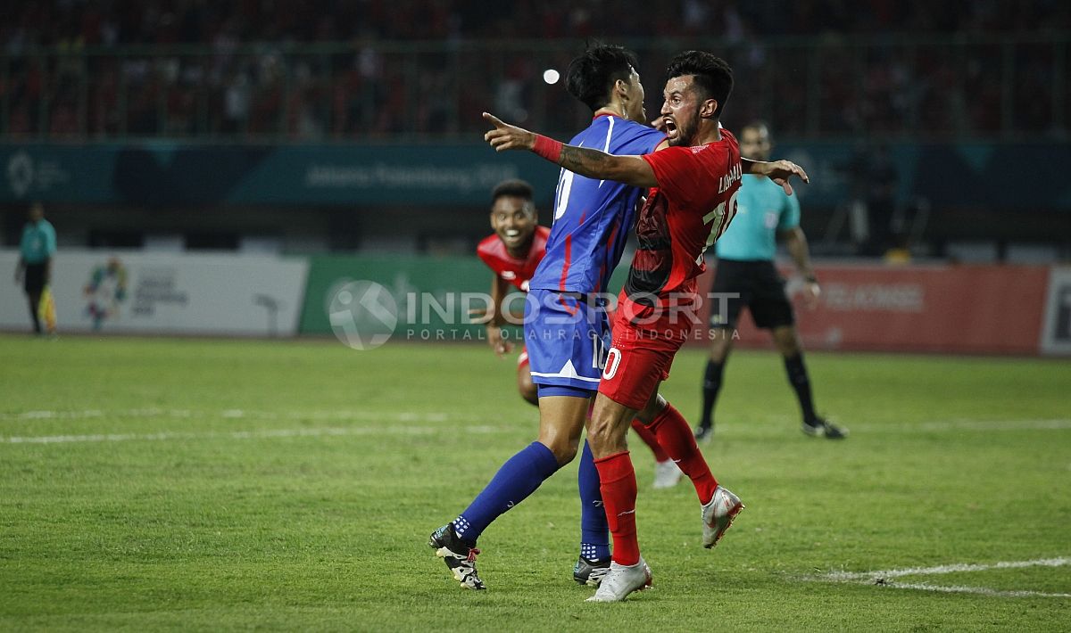 Stefano Lilipaly akan melakukan selebrasi usai cetak gol. Herry Ibrahim Copyright: &copy; Herry Ibrahim/INDOSPORT