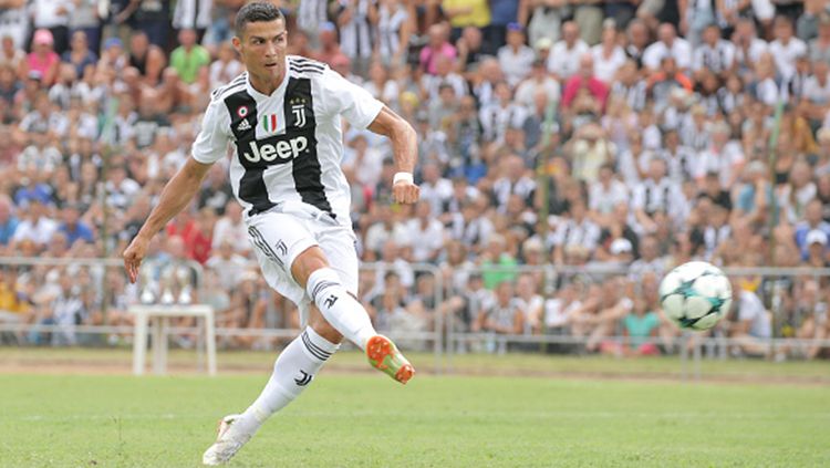Cristiano Ronaldo saat tampil perdana membela Juventus di laga pramusim. Copyright: © Getty Images