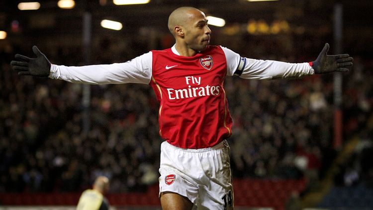Thierry Henry masuk ke dalam daftar pemain yang selalu mencetak gol di laga pembuka Premier League.  Copyright: © Getty Images