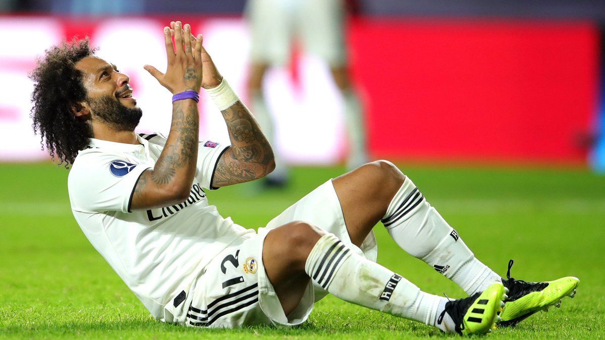 Penyesalan Marcelo pasca gagal mencetak gol. Copyright: © Getty Images