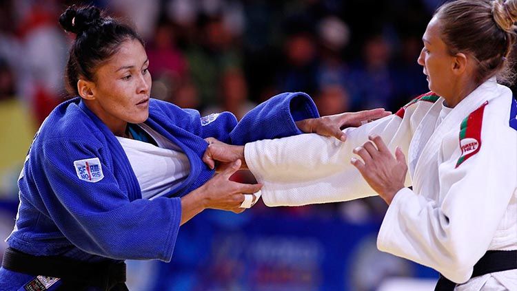 Atlet Judo Turkmeninstan, Gulbadam Babamuratova (kiri). Copyright: © International Judo Federation