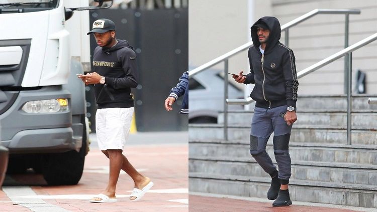 Fred (Kiri) dan Mahrez (kanan) keluar dari hotel Lowry Copyright: &copy; Eamonn and James Clarke