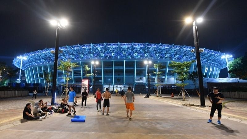 Area Stadion Utama Gelora Bung Karno yang kerap dijadikan tempat olahraga di malam hari. Copyright: © Getty Images