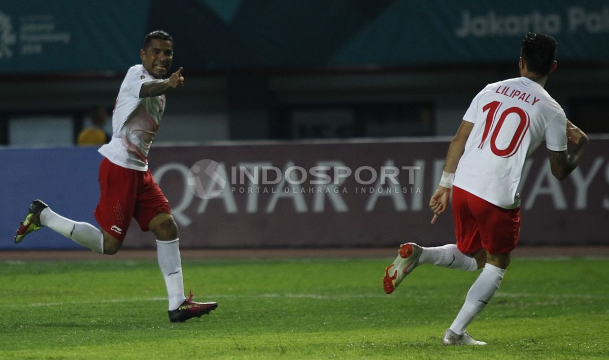 Selebrasi gol Beto Goncalves. Copyright: © INDOSPORT/Herry Ibrahim