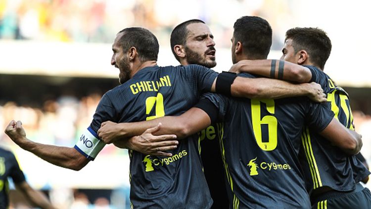 Perayaan gol Sammi Khedira di laga Chievo vs Juventus. Copyright: © Getty Images