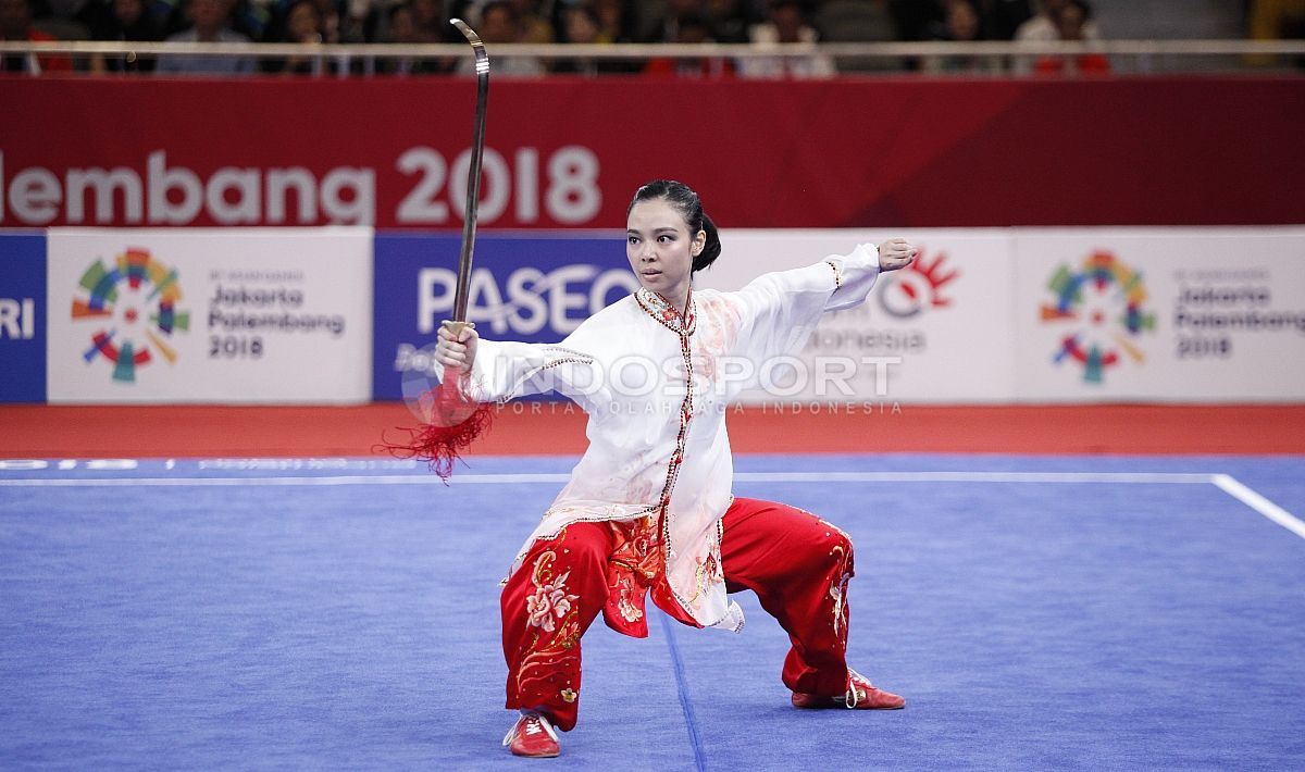 Atlet wushu Indonesia, Lindswell Kwok sabet medali emas Asian Games 2018. Copyright: © INDOSPORT/Herry Ibrahim