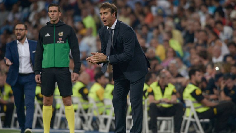 Julen Lopetegui, pelatih Real Madrid di pinggir lapangan berteriak kepada para pemainnya. Copyright: © Getty Images