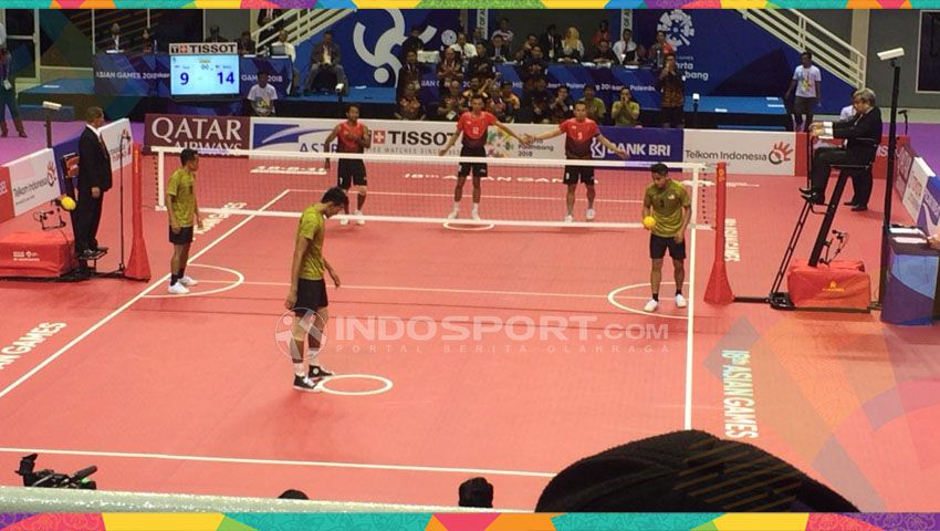 Sepak takraw Indonesia kalah dari Malaysia di semifinal dan mendapat perunggu. Copyright: © Lanjar Wiratri/Indosport.com