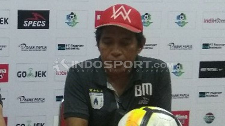Asisten Manajer Persipura, Bento Madubun. Copyright: &copy; Sujarwo/INDOSPORT