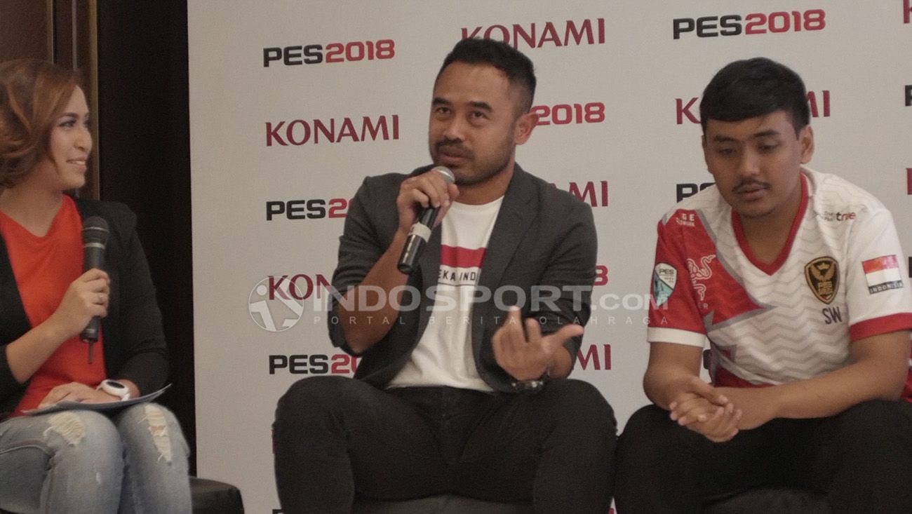 Ponaryo Astaman yang hadir dalam konfrensi pers cabang olahraga eSport Pro Evolution Soccer (PES) 18 di Hotel Fairmount, Jakarta, Jumat (24/08/18). Copyright: © Ridi F Khan/Indosport.com