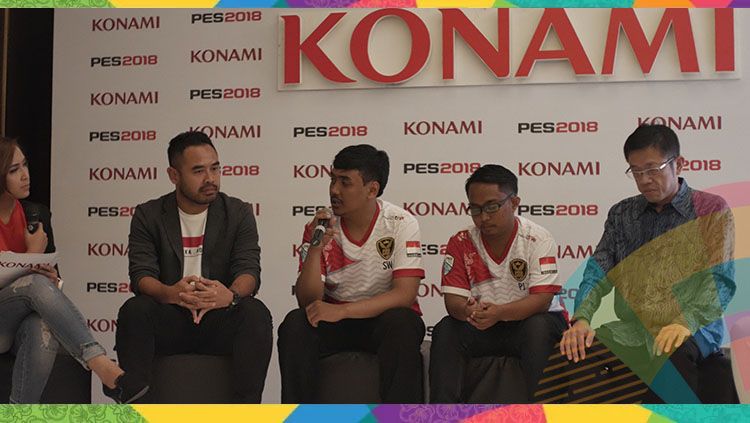 Dua atlet eSports PES Indonesia di Asian Games 2018, Elga Cahya Putra dan Setia Widianto. Copyright: &copy; Ridi Khan/INDOSPORT