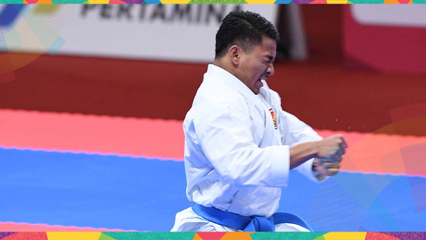 Ahmad Zigi Zaresta Yuda karateka Indonesia tampil pada babak perdelapan final kata perorangan putra Asian Games 2018 di JCC Plenary Hall, Jakarta, Sabtu (25/08/18). Copyright: © INASGOC/Dewi Nurcahyani