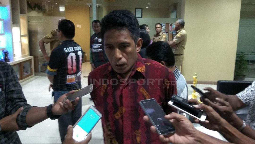 Asisten Manajer Persipura, Bento Madubun Copyright: © Sudjarwo/Indosport.com