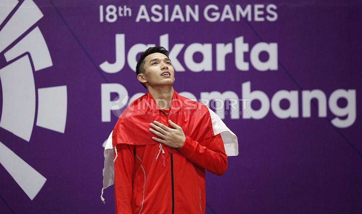 Tunggal putra Indonesia, Jonatan Christie, menyabet medali emas nomor perseorangan cabang olahraga bulu tangkis Asian Games 2018. Dalam partai final di Istora Senayan, Jakarta. Copyright: © Herry Ibrahim/INDOSPORT