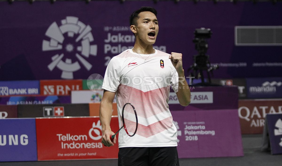 Aksi selebrasi Jonatan Christie usai menang dan memastikan raih medali emas Asian Games 2018. Copyright: © Herry Ibrahim/INDOSPORT