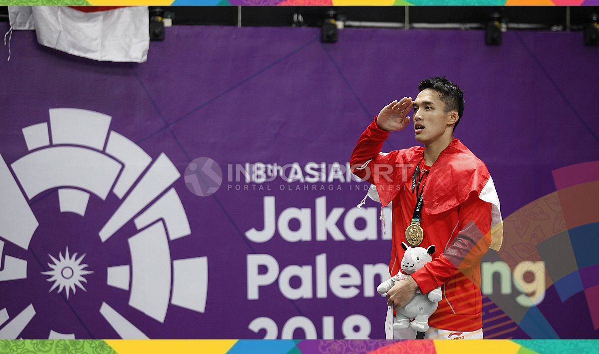 Tunggal putra Indonesia, Jonatan Christie, menyabet medali emas nomor perseorangan cabang olahraga bulutangkis Asian Games 2018. Copyright: © Herry Ibrahim/INDOSPORT