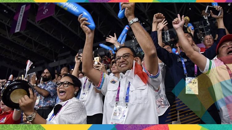Anies Baswedan antusias menyaksikan pertandingan bulutangkis Asian Games 2018. Copyright: © Anies Baswedan