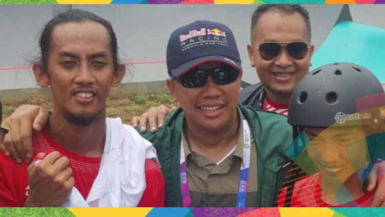 Pevi Permana dan Jason Dennis (kanan) bersama Menpora Imam Nahrawi. Copyright: &copy; PB Perserosi