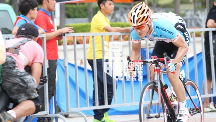 Siwon sedang dalam turnamen balap sepeda Copyright: © Soompi