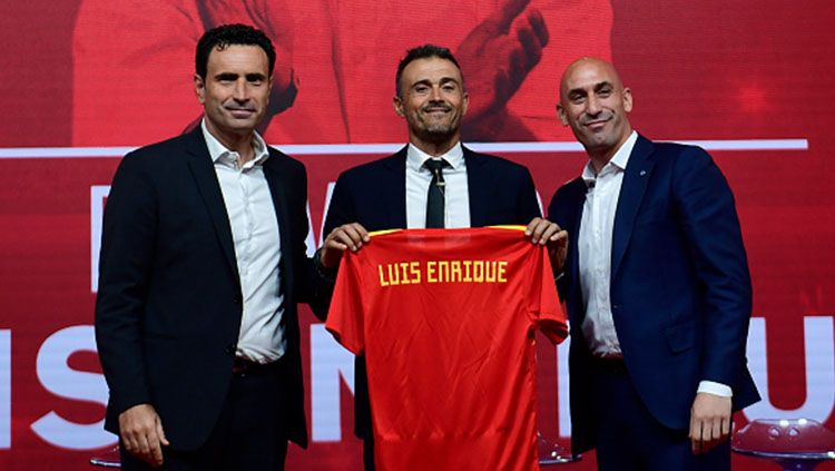 Luis Enrique saat ditunjuk menjadi manajer Timnas Spanyol. Copyright: © Getty Images