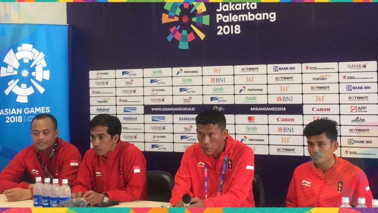 Tim Sepak Takraw Indonesia dalam jumpa pers usai mendapat medali. Copyright: © Lanjar Wiratri/INDOSPORT