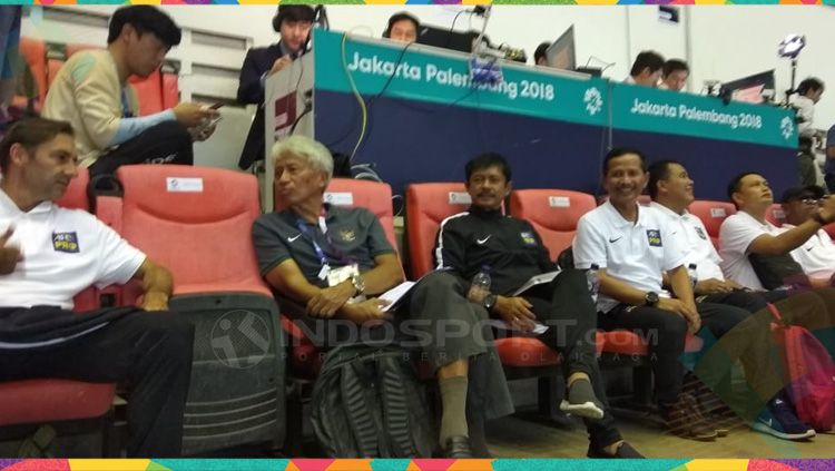 Djajang Nurjaman dan Indra Sjafri tampak hadir di final sepak bola Asian Games 2018 antara Jepan melawan Korea Selartan. Copyright: © Zainal Hasan/INDOSPORT