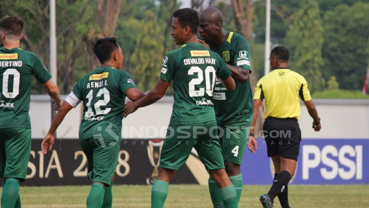 Aksi selebrasi pemain Persebaya Surabaya. Copyright: © Fitra Herdian/INDOSPORT