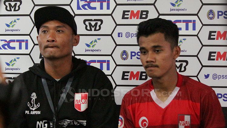 Asisten Pelatih PSBI Blitar Dian sucahyo dan Ferdian Abi Okka saat konfrensi pers. Copyright: © Fitra Herdian/INDOSPORT
