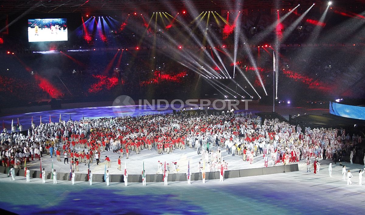 Ribuan atlet meriahkan penutupan Asian Games 2018 Copyright: &copy; Herry Ibrahim/INDOSPORT