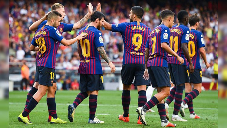 Para pemain Barcelona merayakan gol ke gawang Huesca di La Liga Spanyol. Copyright: © Getty Images
