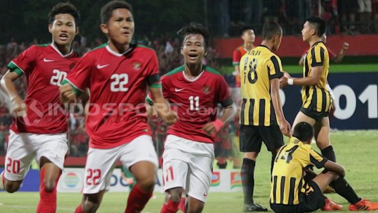Timnas Indonesia U16 melakukan selebrasi sedangkan pemain Malaysia tertunduk lesu. Copyright: © INDOSPORT