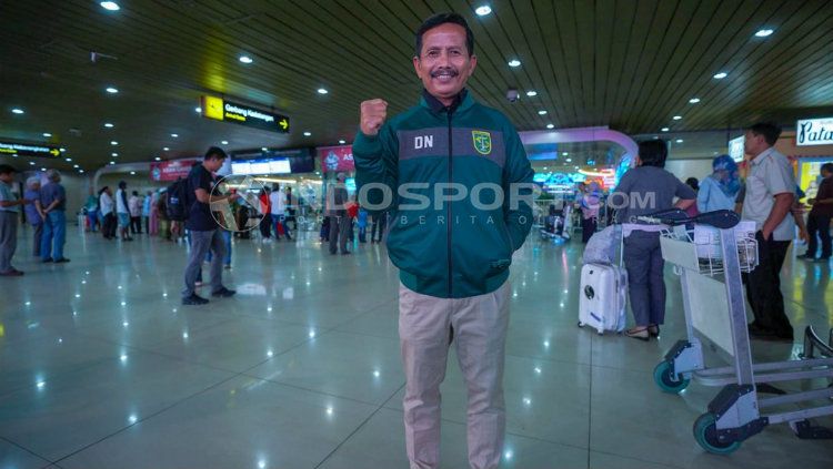 Djajang Nurdjaman telah menginjakan kaki di Surabaya. Copyright: &copy; INDOSPORT/Fitra Herdian