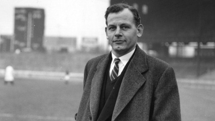 Bapak Sepak bola modern Inggris, Walter Winterbottom . Copyright: © FIFA