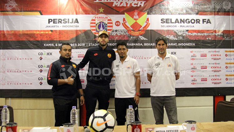 Konferensi Pers pertandingan persahabatan antara Persija Jakarta vs Selangor FA. Copyright: &copy; INDOSPORT/Herry Ibrahim